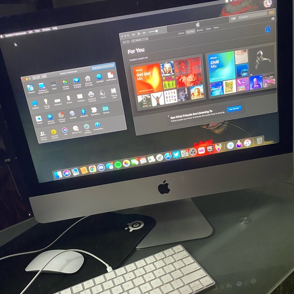 Apple iMac desktop